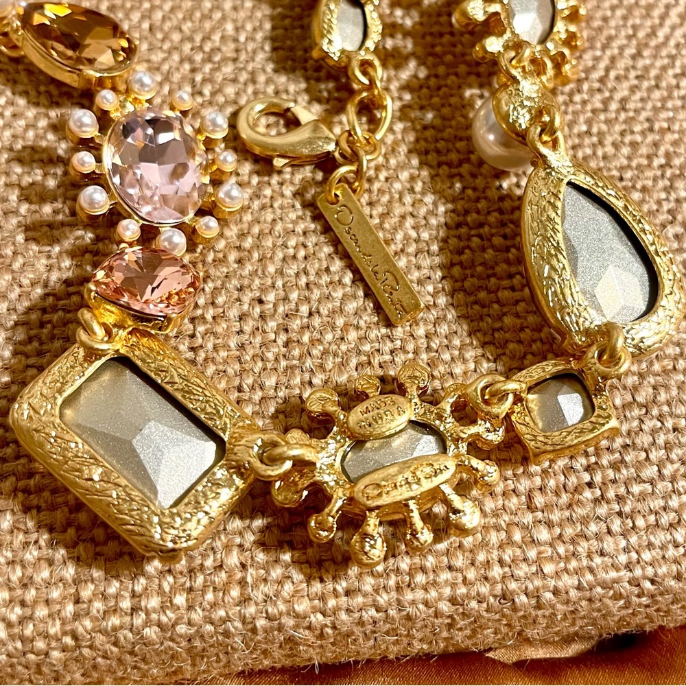 Oscar de la Renta Statement
Necklace Pink - Picture 3 of 3